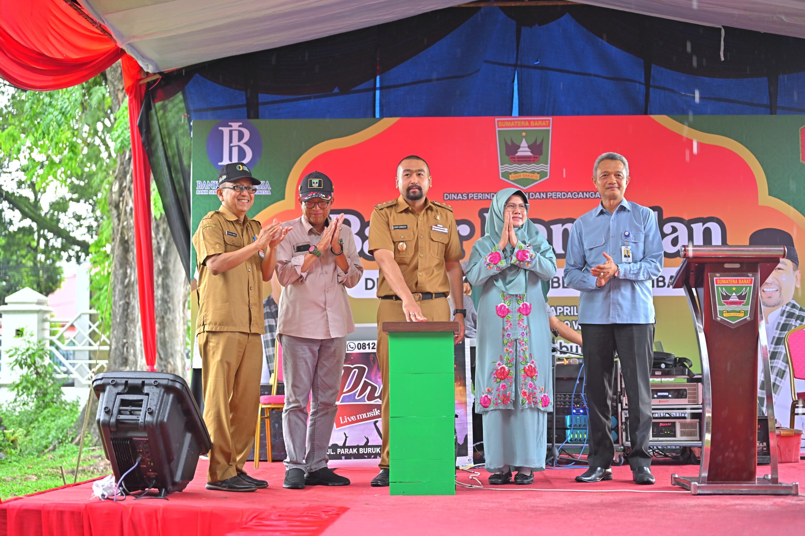 Wagub Audy Joinaldy Buka Bazar Ramadhan di Halaman Kantor Gubernur, Harga Terjangkau