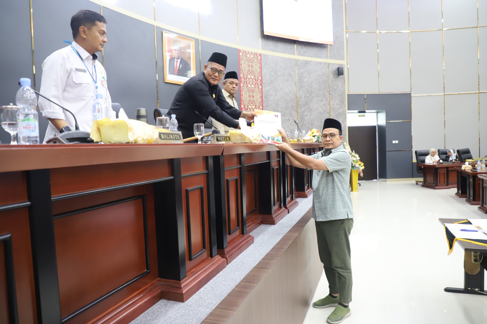 DPRD Kota Padang Gelar Rapat Paripurna Fraksi-Fraksi Sampaikan Pendapat Akhir Terhadap Laporan Pertanggungjawaban Pelaksanaan APBD TA 2023