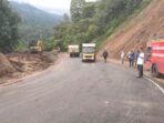 Era Sukma Munaf : Pembersihan Material Lonsor pada Jalur Malalak Tuntas, Lalu Lintas Normal