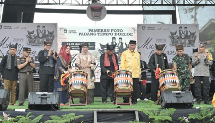 Festival Muaro Padang di Jembatan Siti Nurbaya Resmi Dibuka