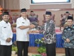 Gubernur Mahyeldi Ansharullah Apresiasi Buku 'Dari Surau untuk Indonesia' sebagai Penegas Identitas Warga Minangkabau Gubernur Mahyeldi Ansharullah Apresiasi Buku 'Dari Surau untuk Indonesia' sebagai Penegas Identitas Warga Minangkabau