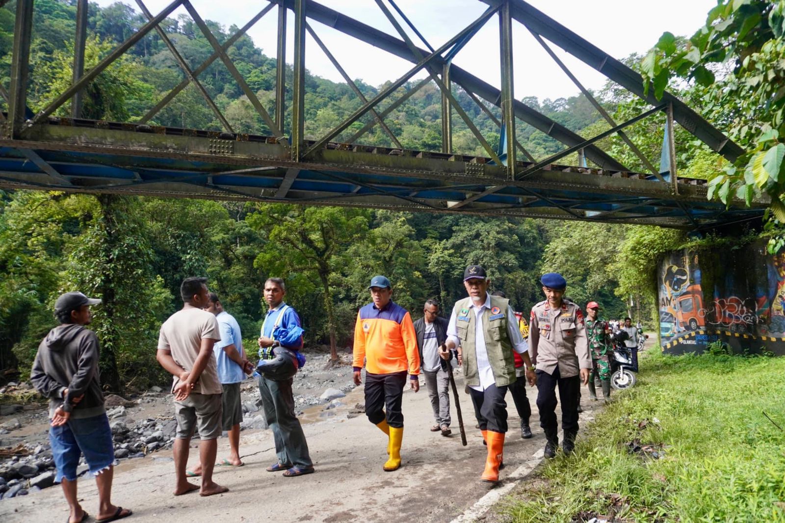Gubernur Mahyeldi Tinjau Lokasi Banjir Bandang Padang Panjang, Pemko Padang Panjang Sudah Evakuasi Korban Banjir