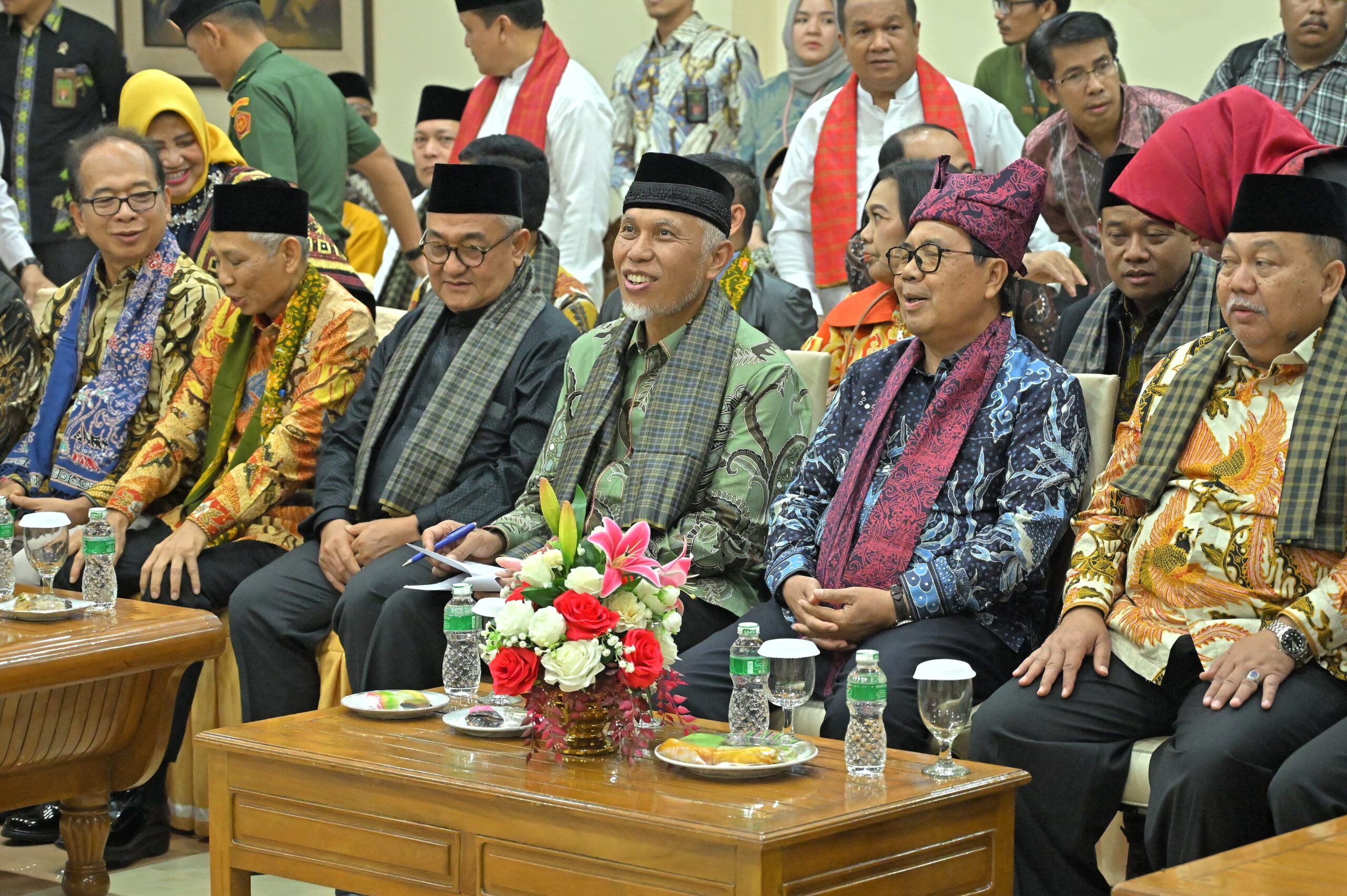 Mahkamah Agung Salurkan Bantuan Rp446,7 juta, Gubernur Mahyeldi Ansharullah : Sumbar Makin Semangat untuk Pulih dari Bencana