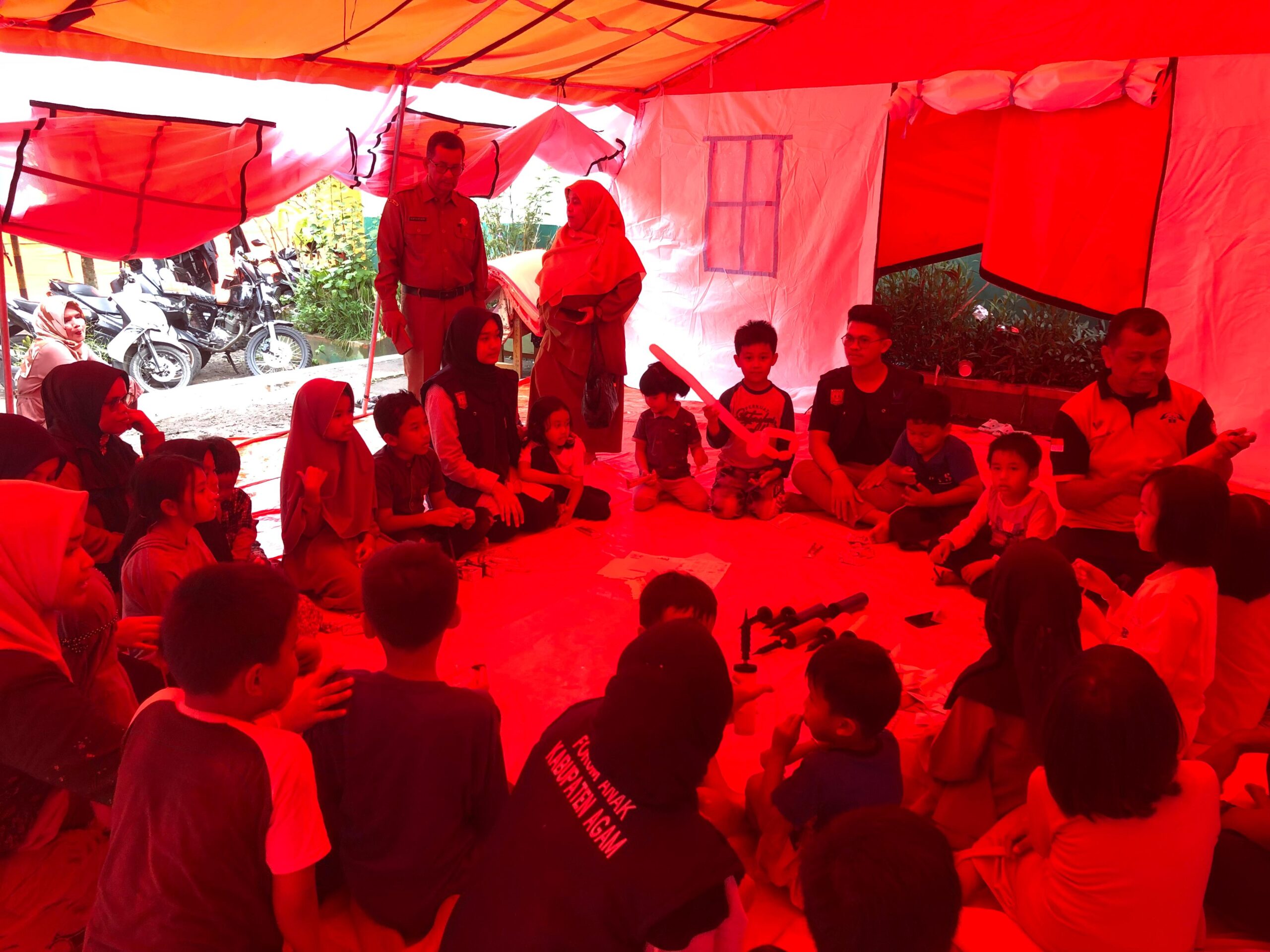 Pemerintah Kabupaten Agam dan Kemensos Pulihkan Semangat Anak-Anak Melalui Kegiatan Trauma Healing.