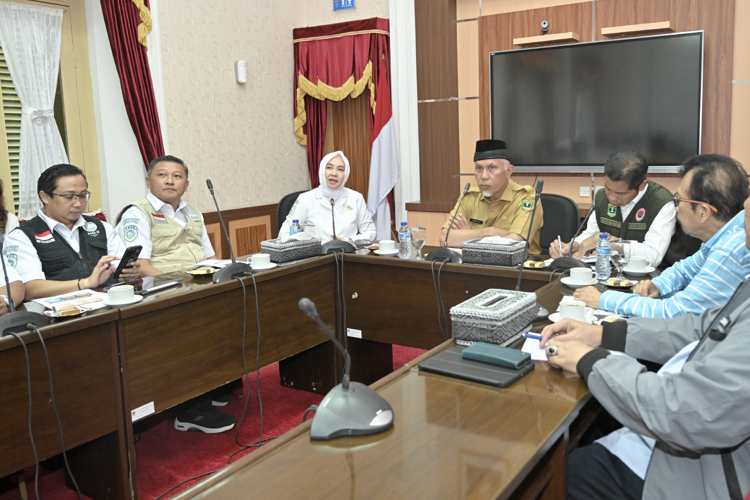 Pertemuan Gubernur Mahyeldi dan Kepala BMKG, Masyarakat Sumbar Diminta Jauhi Zona Merah Banjir dan Longsor