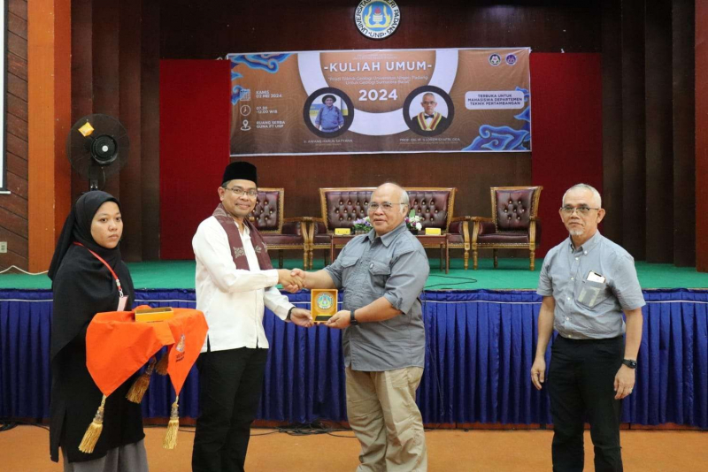 Universitas Negeri Padang Menggelar Kuliah Umum Prodi Teknik Geologi Bersama Pakar Kebumian Nasional