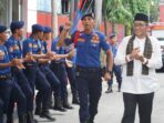Wali Kota Hendri Septa Beri Acungan Jempol Petugas Damkar Kota Padang