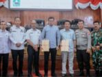 Asisten I, Syahrial Mewakili Bupati Solok Sampaikan Ranperda Pertanggungjawaban Pelaksanaan APBD Tahun Anggaran 2023 Asisten I, Syahrial Mewakili Bupati Solok Sampaikan Ranperda Pertanggungjawaban Pelaksanaan APBD Tahun Anggaran 2023