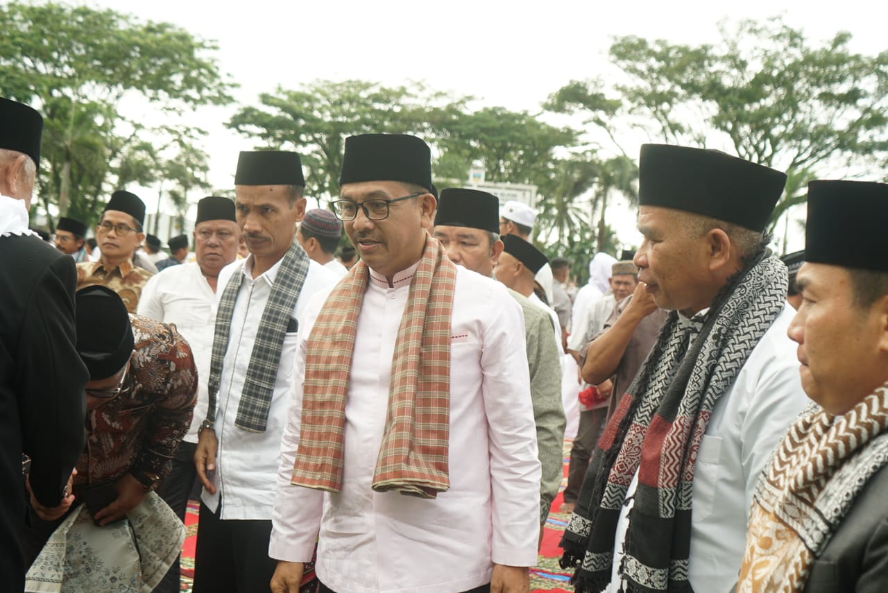 Bupati Solok Selatan Khairunas : Idul Adha Momen Tingkatkan Taqwa dan Kepedulian Terhadap Sesama