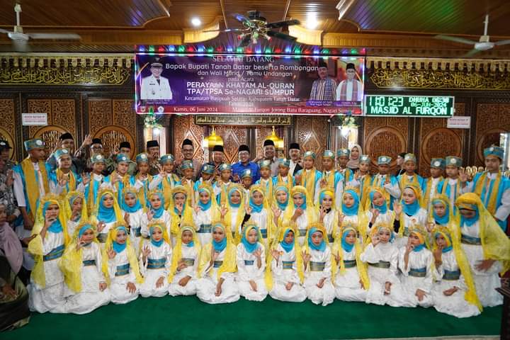 Bupati Tanah Datar Eka Putra Hadiri Khatam Al Quran Nagari Sumpur