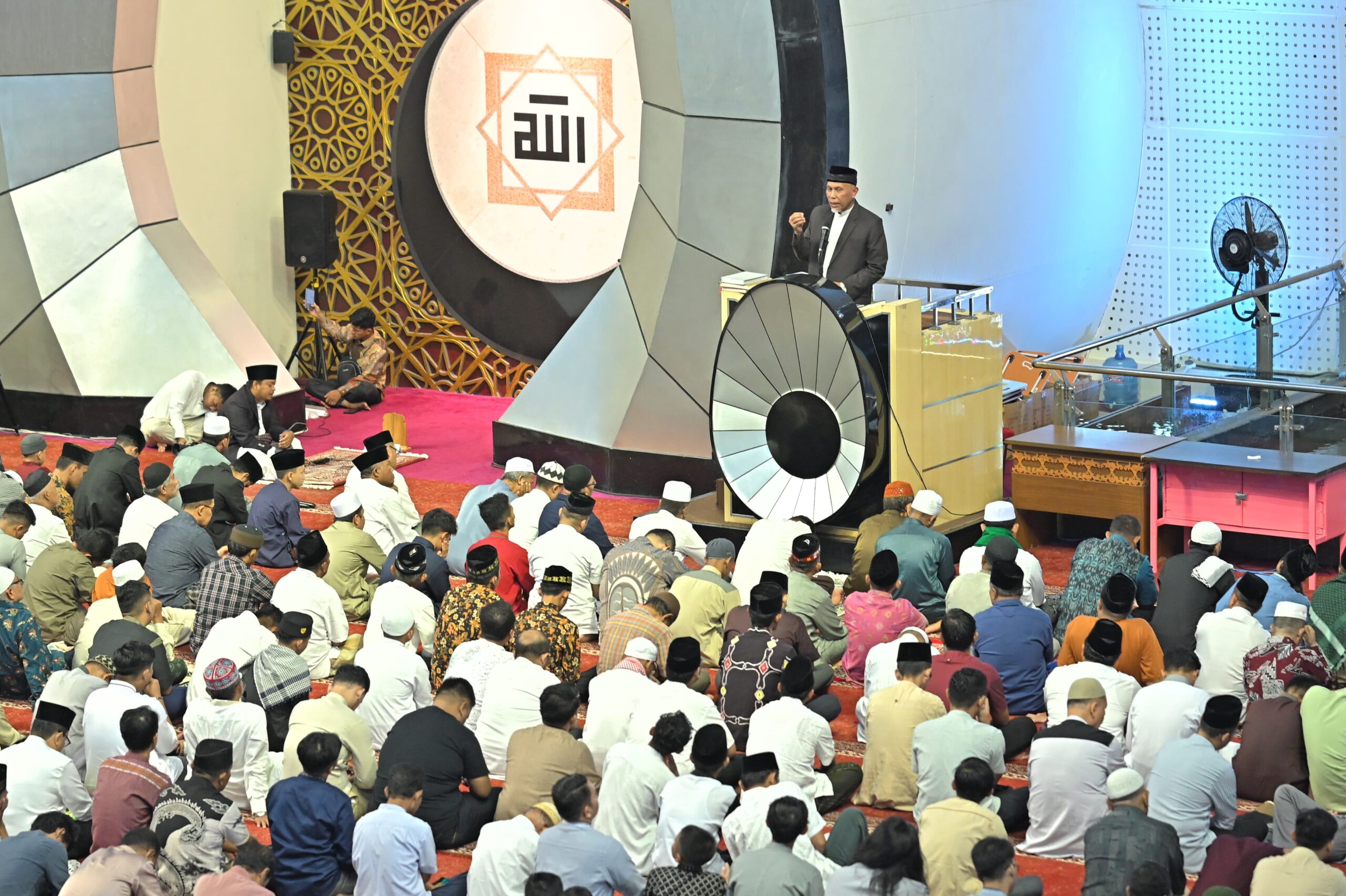 Khatib Shalat Idul Adha 1445 Hijriah di Masjid Raya Sumbar, Gubernur Mahyeldi Ansharullah Ingatkan Pondasi Tauhid
