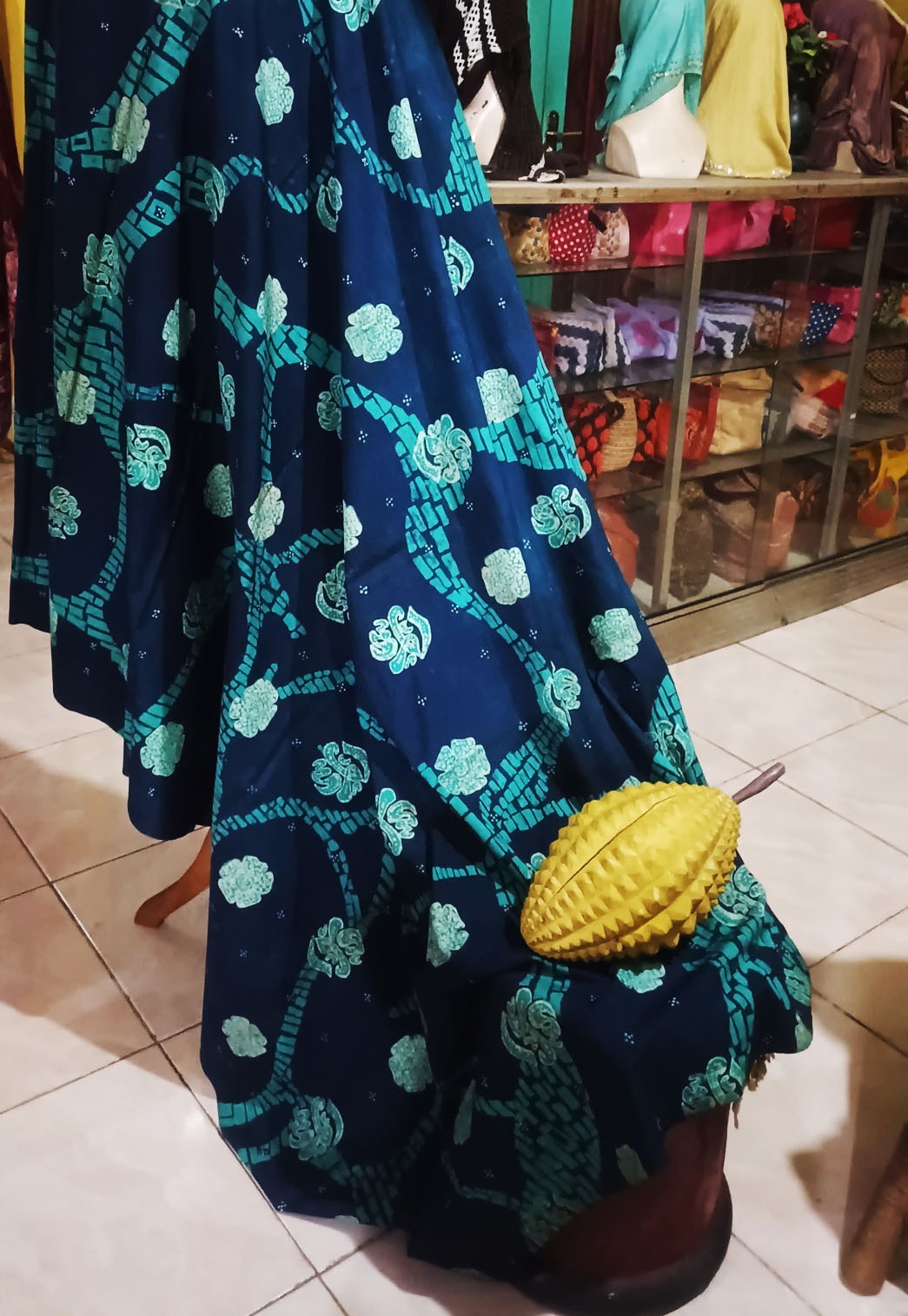 Batik Besurek karya Yunizah yang tetap memasukan bunga raflesia dalam motif batik besurek karyanya