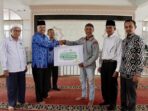 Baznas Salurkan Zakat Program Padang Panjang Cerdas kepada 135 Pelajar