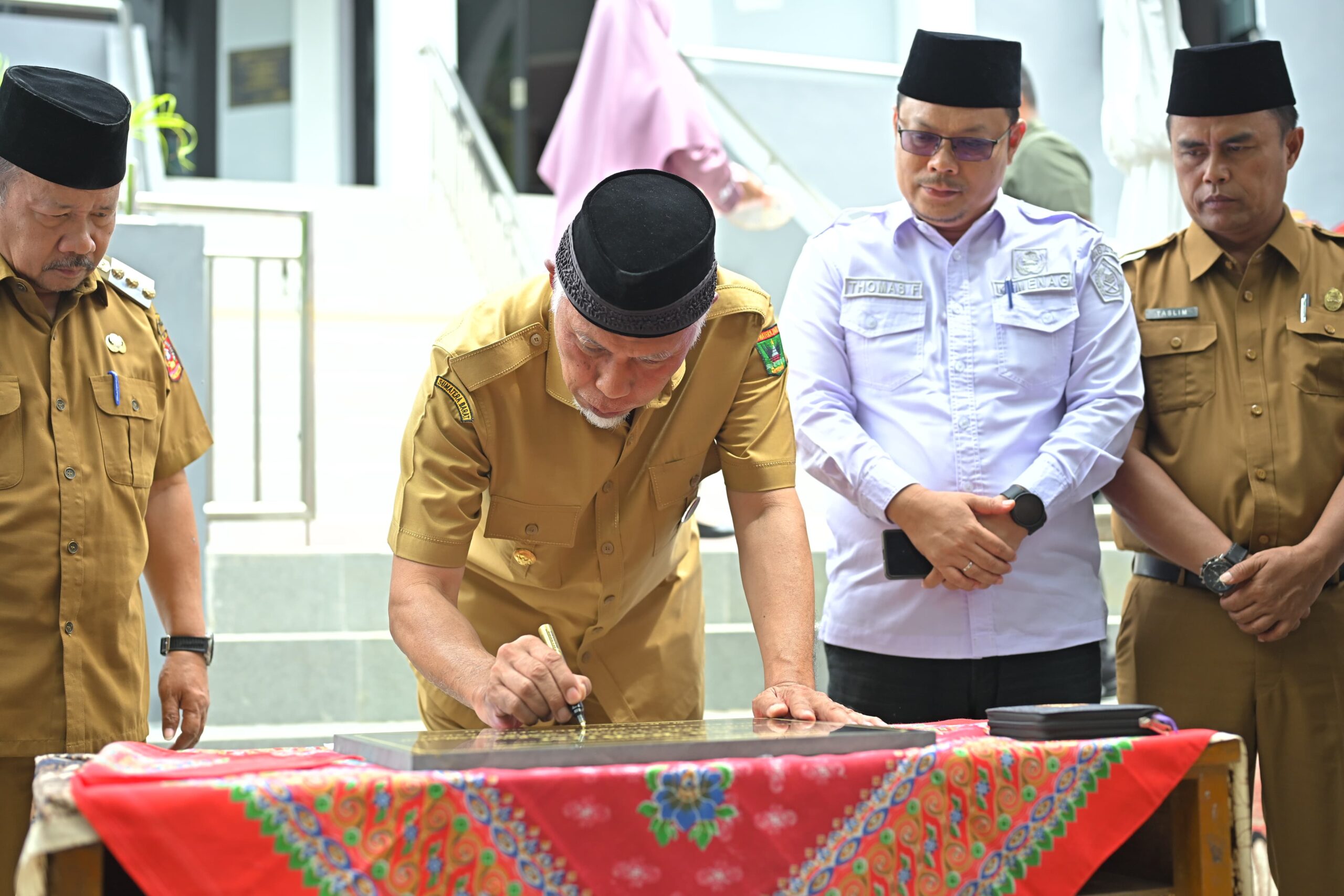 Gubernur Mahyeldi Ansharullah Resmikan Masjid dan Pembangunan Sarana Penunjang Pendidikan di Maninjau