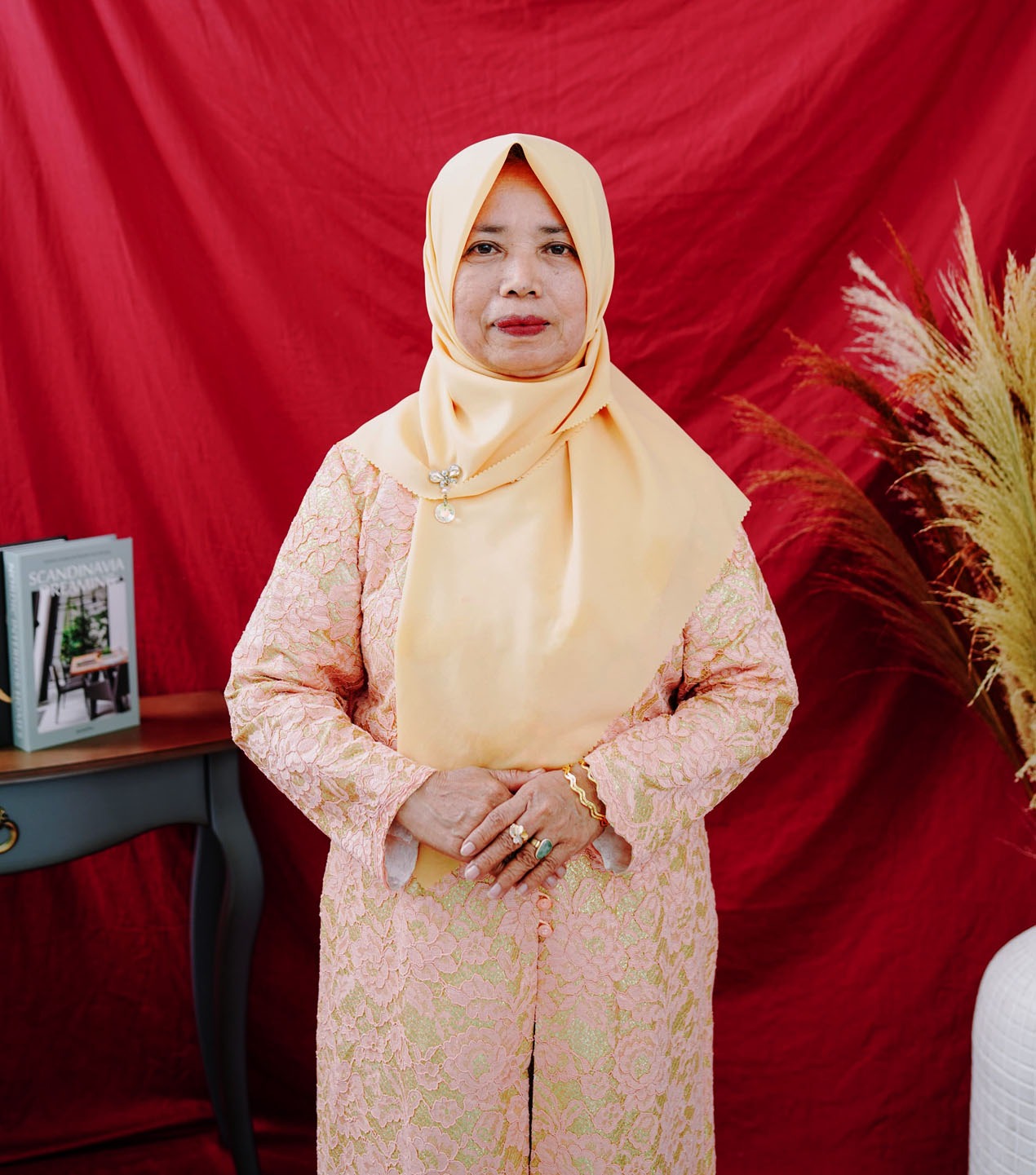 Seniman dan perajinan Batik Besurek Bengkulu Yunizah asal urang awak telah 30 tahun berkiprah membatik di Bumi Raflesia