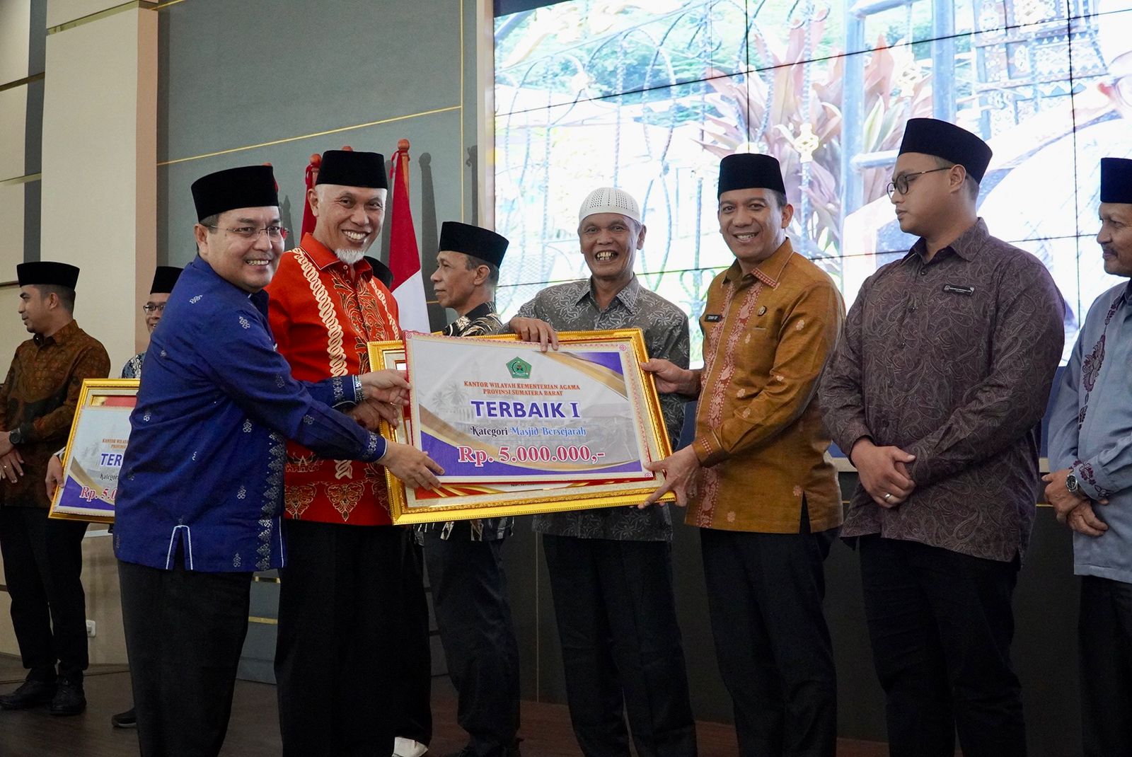 Kota Padang Panjang Terima Anugerah Masjid Percontohan dan Ramah 2024 Tingkat Provinsi Sumatera Barat