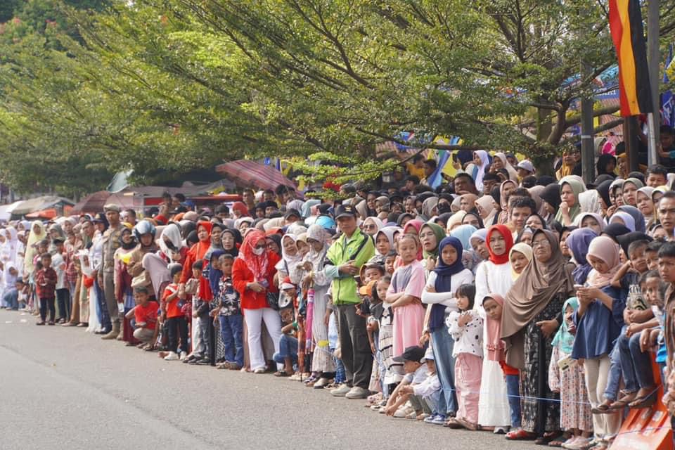 Pawai Alegoris HUT RI ke-79 Meriah, Ribuan Warga Tumpah Ruah di Padang Panjang