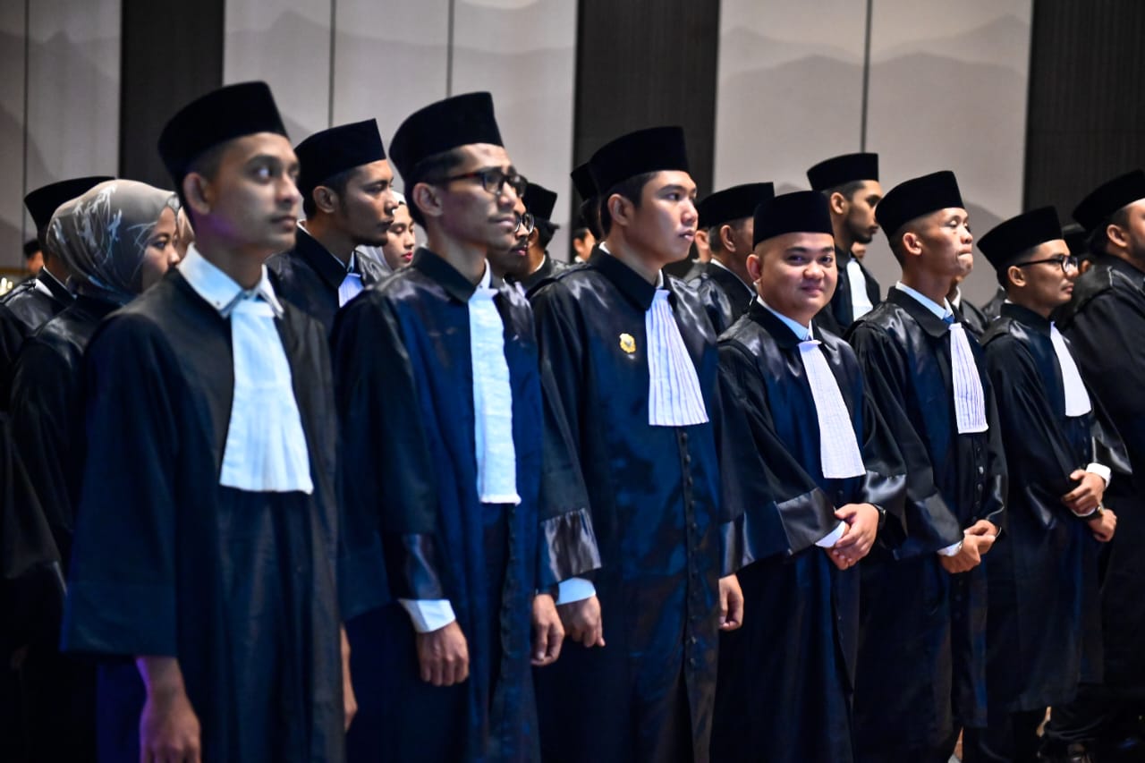 Pelantikan 53 Calon Advokat di Padang, Diharapkan Aktif dalam Profesi dan Sosial