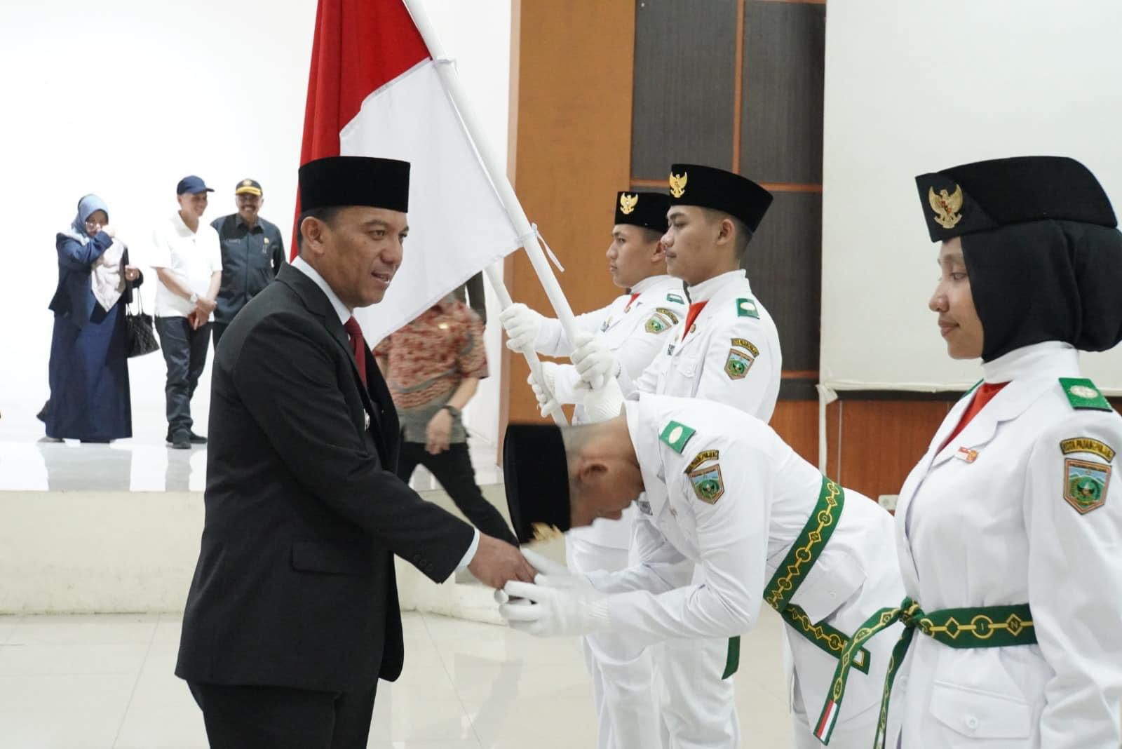Pj Wako Sonny Budaya Putra Kukuhkan Paskibraka Padang Panjang