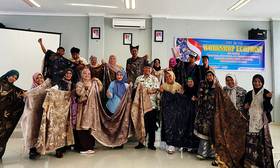Workshop Ecoprin yang Digelar Dinas Tenaga Kerja dan Perindustrian Payakumbuh Bersama Canting Buana Kreatif Batik Mendapat Apresiasi Peserta