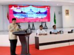 Pj Wako Padang Panjang Sonny Budaya Putra Serahkan Bantuan Perbaikan Rumah kepada Warga Berpenghasilan Rendah