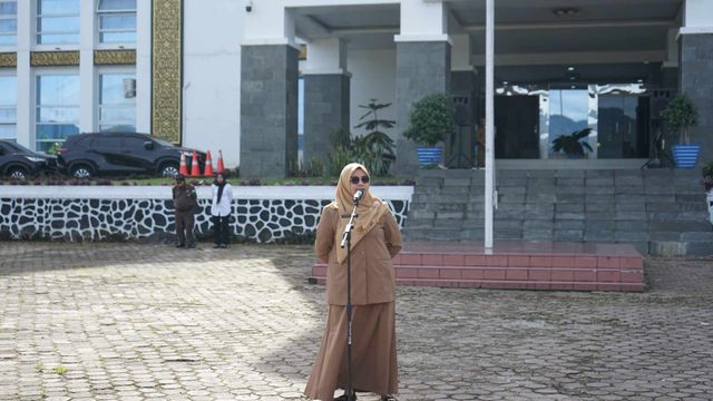Apel Pagi Pemerintah Kabupaten Solok, Teta Midra Tekankan Kedisiplinan dan Keamanan Cyber