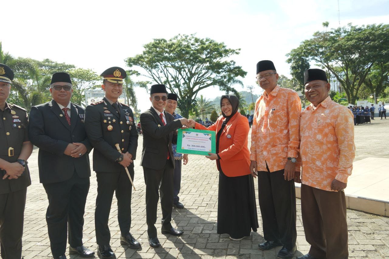 Pemerintah Kabupaten Solok Selatan Serahkan Dana Hibah Rp 300 Juta Untuk Kampus Widyaswara Indonesia