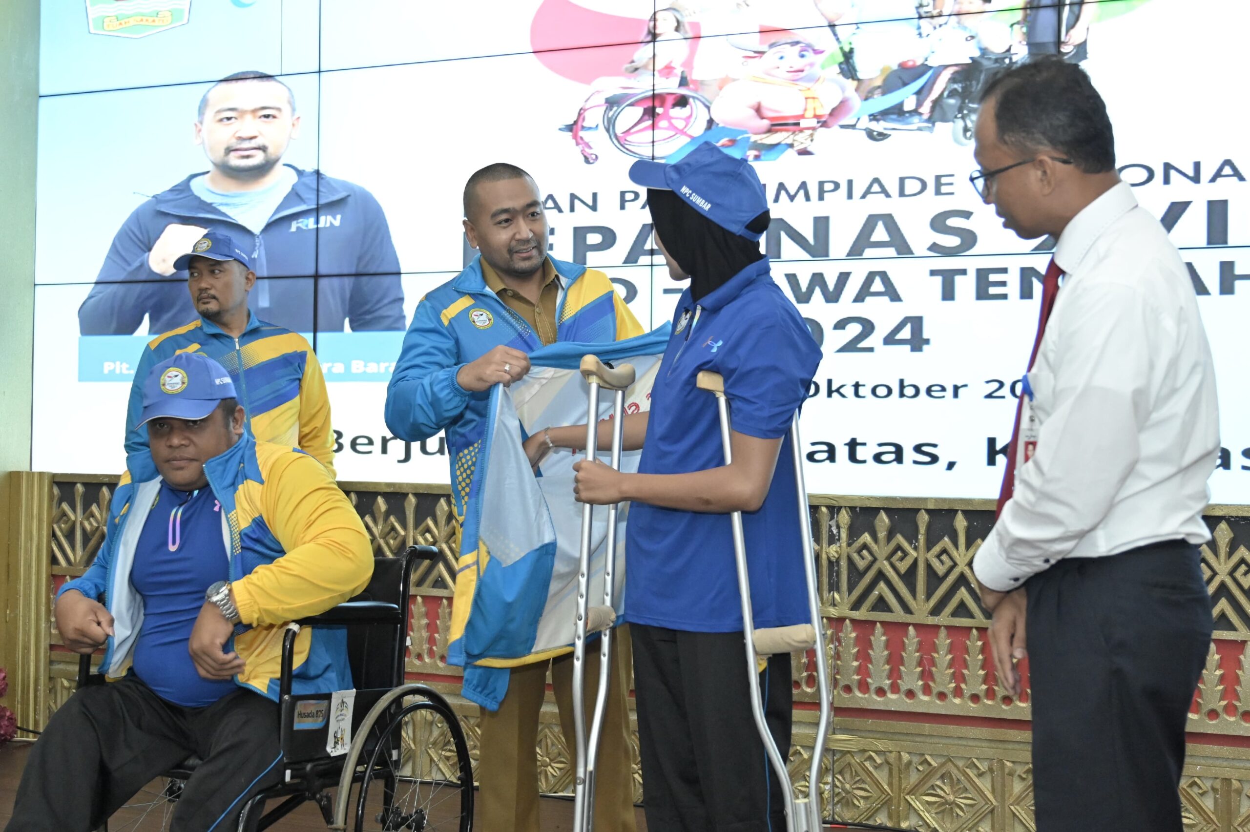 Plt Gubernur Audy Joinaldy Lepas Kontingen NPC Menuju Peparnas XVII Jawa Tengah, Sumbar Targetkan Dua Emas
