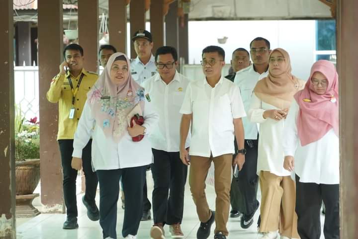 Warga Solok Selatan Alami Kecelakaan Kerja Ditambang Emas, Pemerintah Kabupaten Salurkan Bantuan