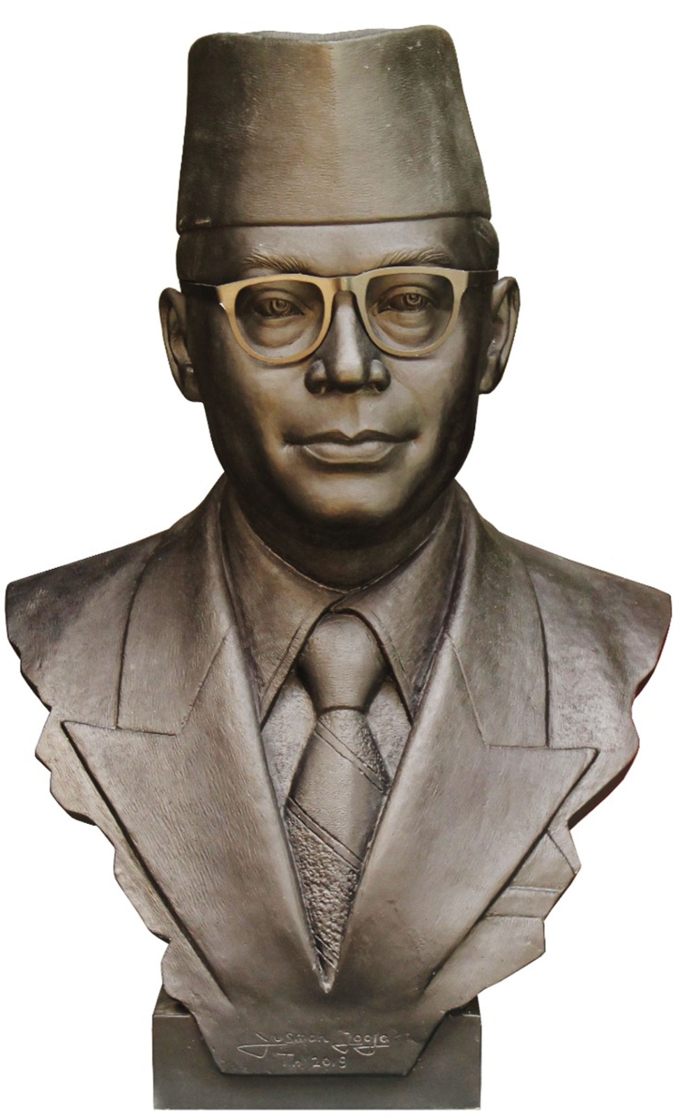 Patung Potret Bung Hatta karya Maestro Pematung Yusman – Foto : Muharyadi –