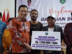 Pj Wako Padang Panjang Sonny Budaya Putra Serahkan Bantuan Sosial Kelompok Rentan Pj Wako Padang Panjang Sonny Budaya Putra Serahkan Bantuan Sosial Kelompok Rentan