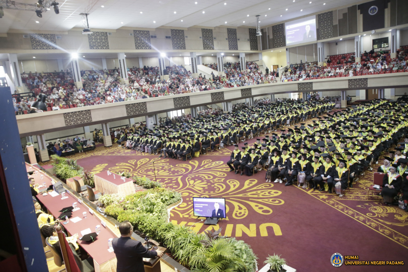 Universitas Negeri Padang Gelar Wisuda Periode 135.
