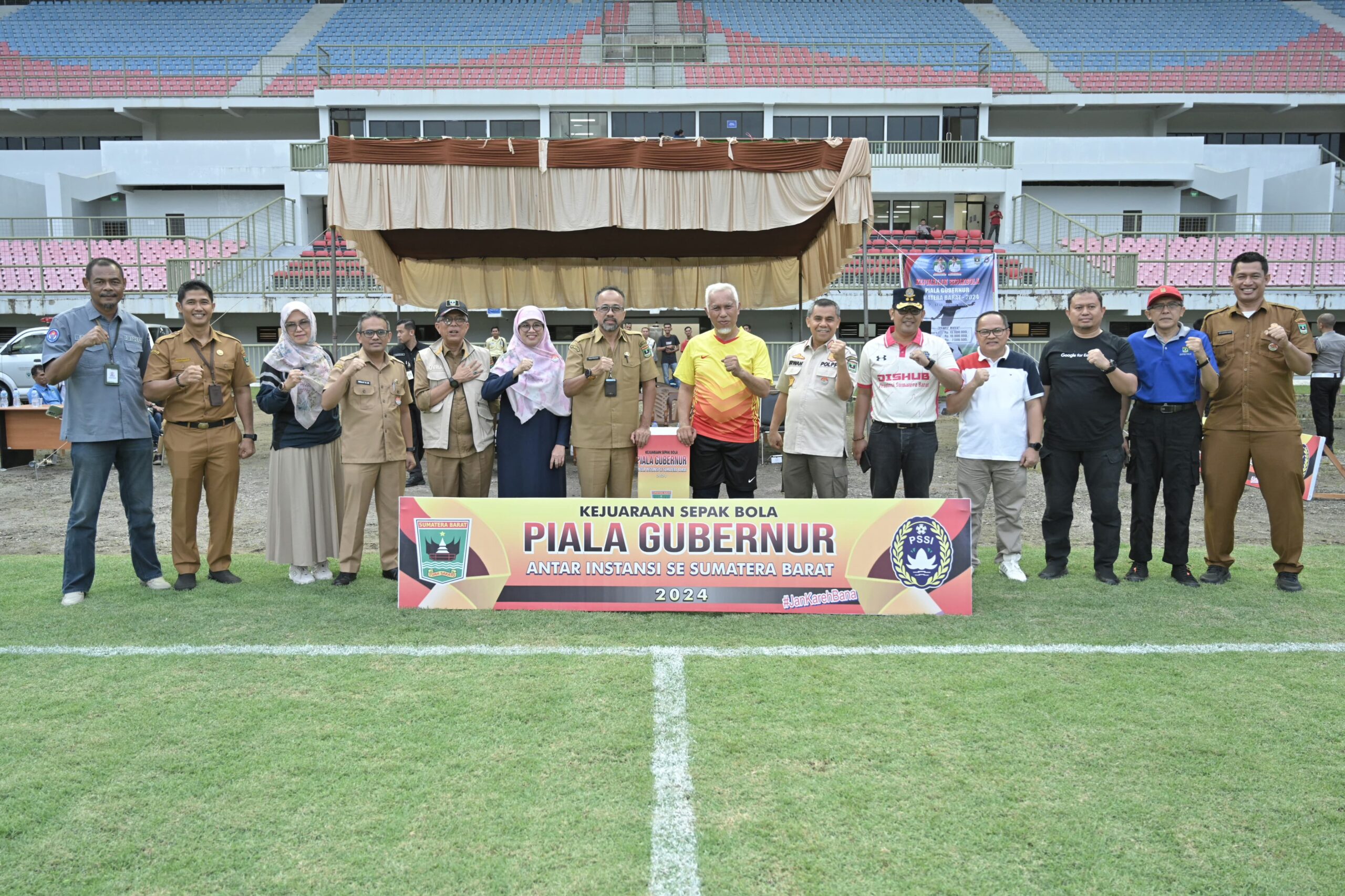 Gubernur Mahyeldi Ansharullah Resmikan Kejuaraan Sepakbola Antarinstansi se-Sumbar