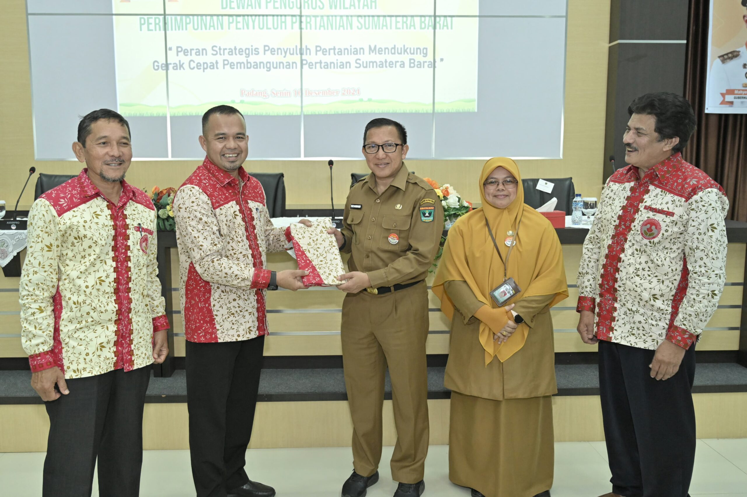 Konferwil Perhiptani IV Sumbar, Pj Sekda Yozarwardi Usama Putra Sebut Peran Petani Sangat Penting dalam Mewujudkan Swasembada
