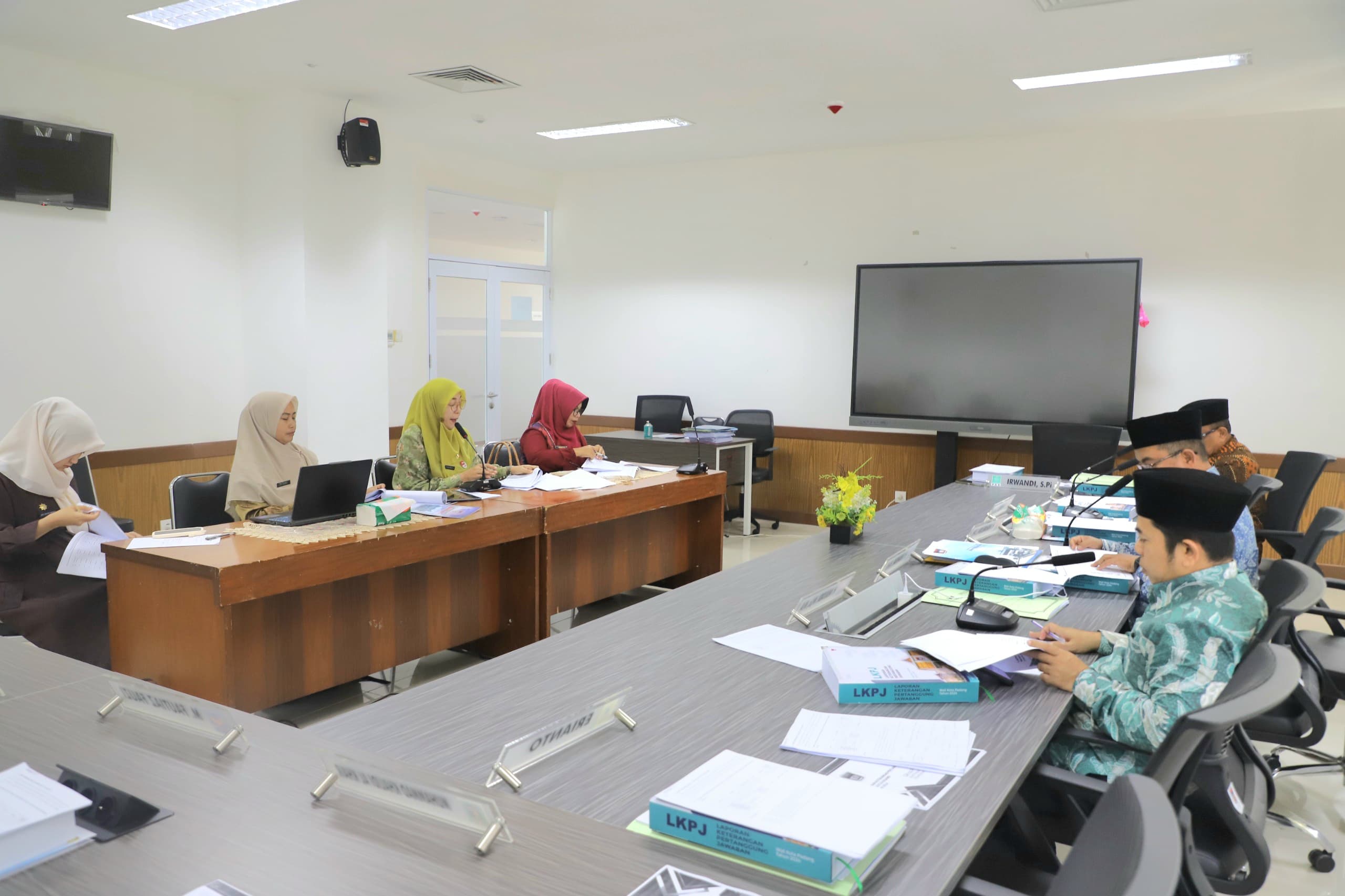 DPRD Padang Bahas LKPJ 2024, Pansus IV Sorot Kesejahteraan Guru Honor dan Awasi Program Unggulan Walikota