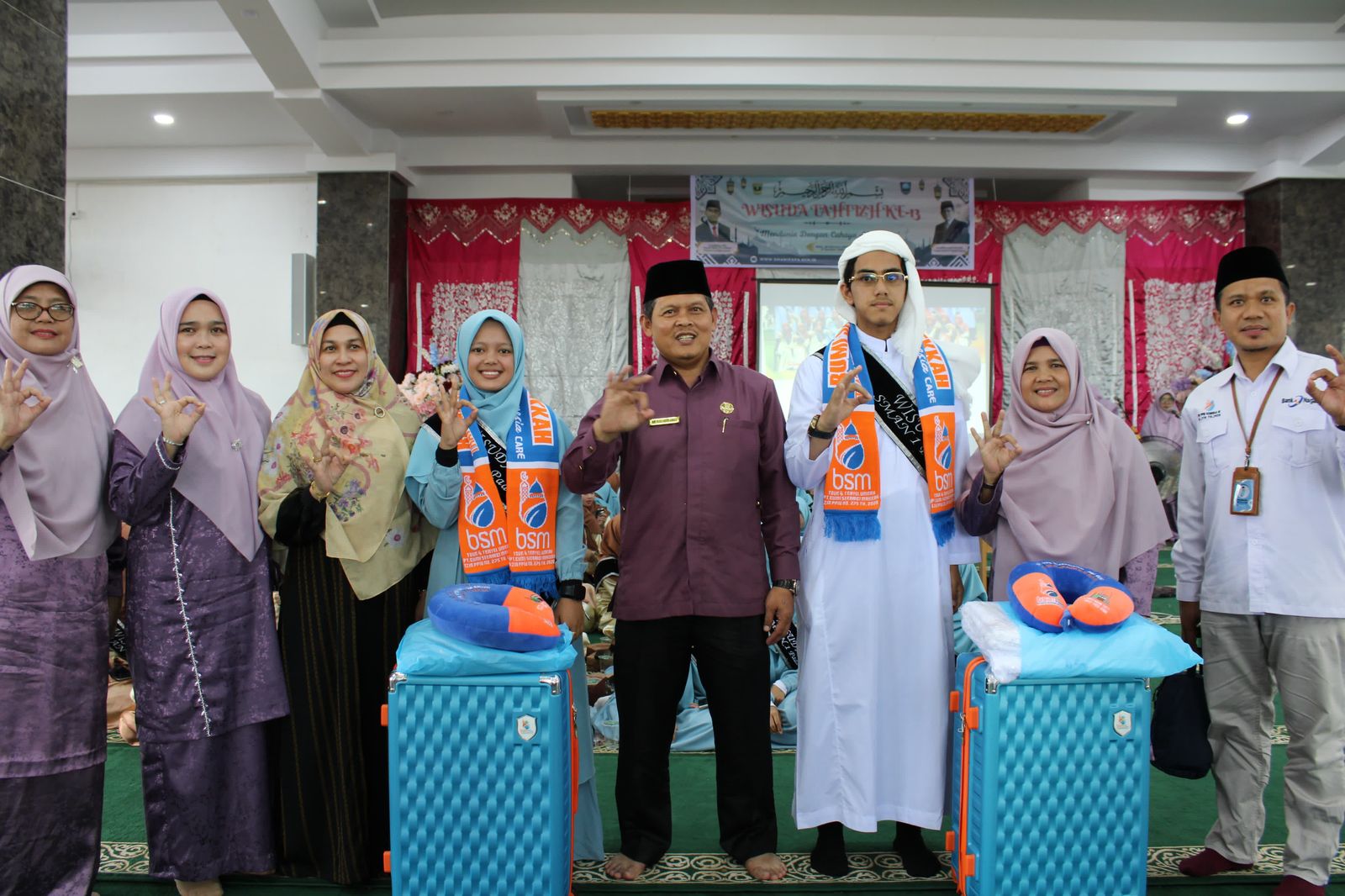 Hafal Al-Qur’an 30 Juz, Dua Siswa SMAN 1 Padang Panjang Umrah