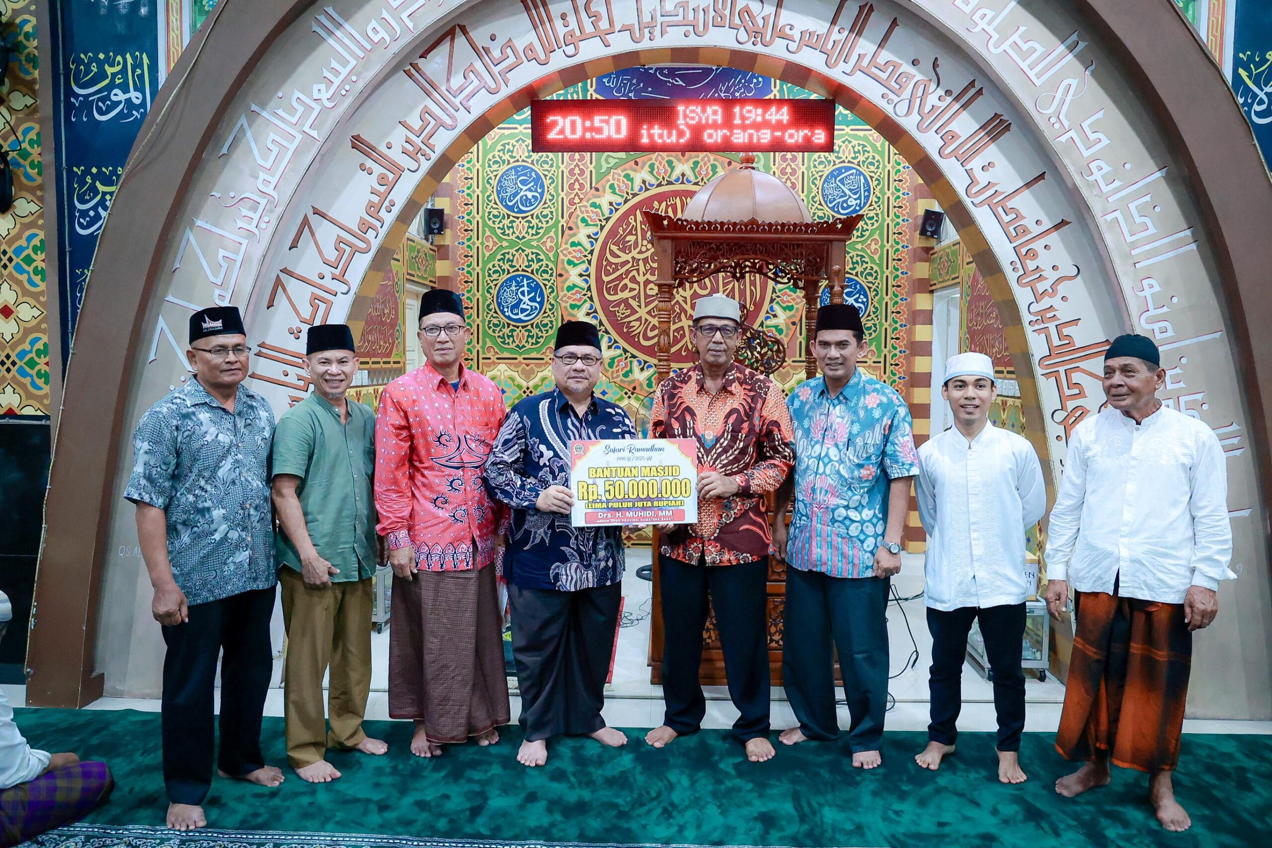 Ketua DPRD Muhidi Ajak Umat Muslim Sumbar Sholat Berjamaah di Masjid.