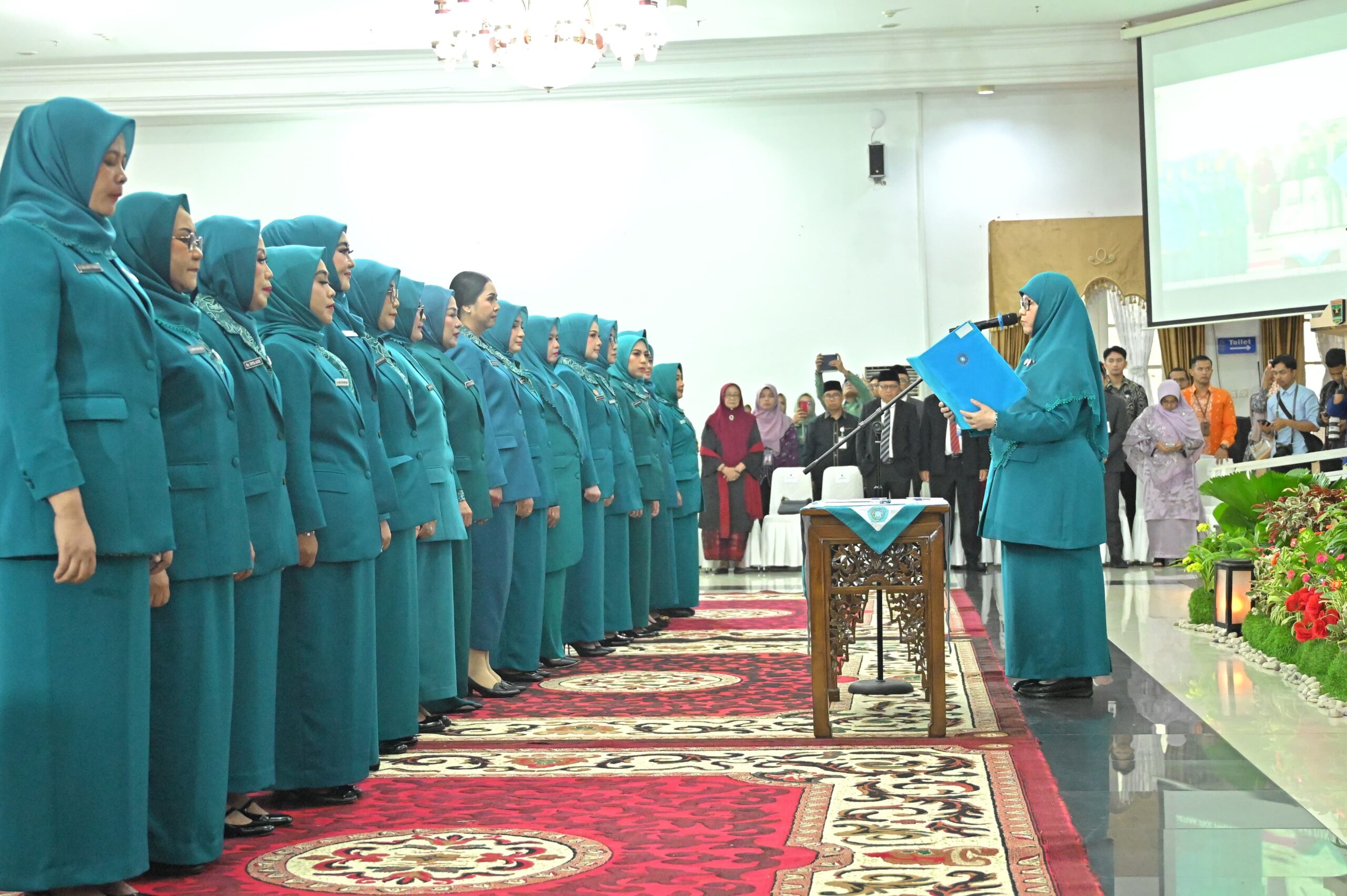 Ketua TP PKK Sumbar Harneli Mahyeldi Tekankan Empat Arahan Saat Pengukuhan Ketua TP PKK Kabupaten/Kota