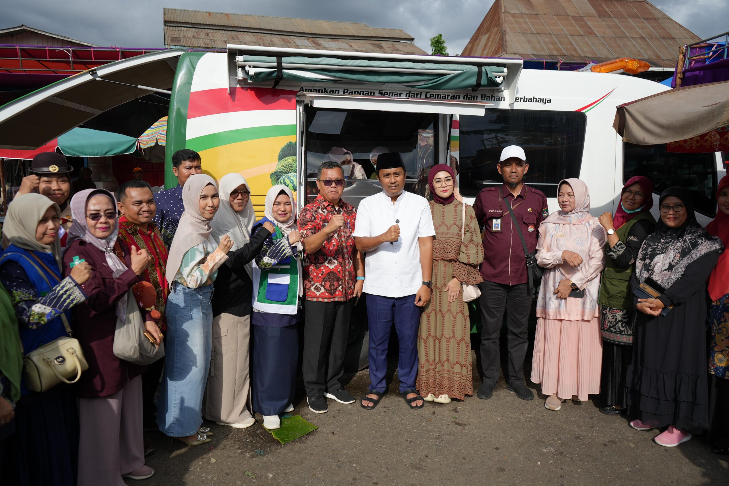 Pemprov Sumbar Pastikan Keamanan Takjil di Pasar Banda Buek