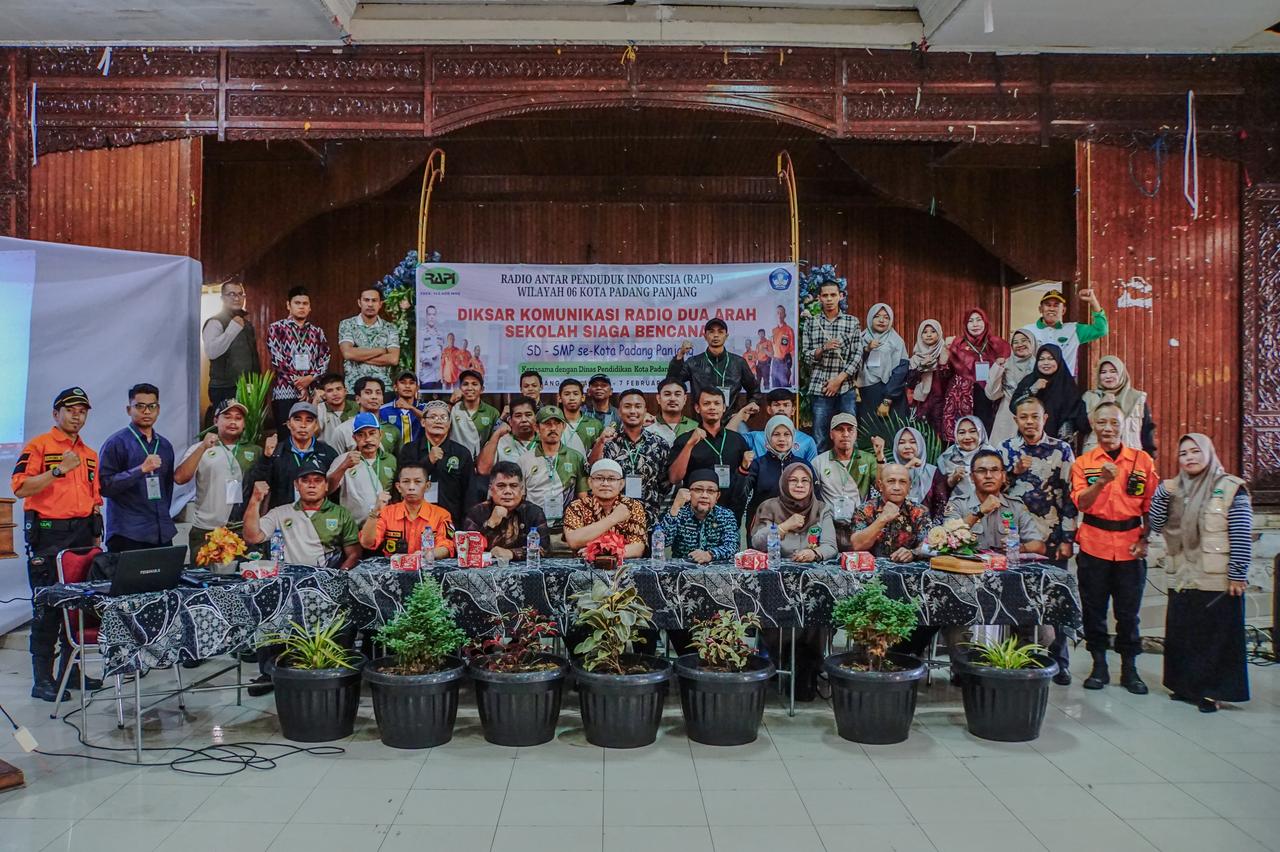 RAPI Gelar Diksar Komunikasi Radio Dua Arah untuk Sekolah Siaga Bencana