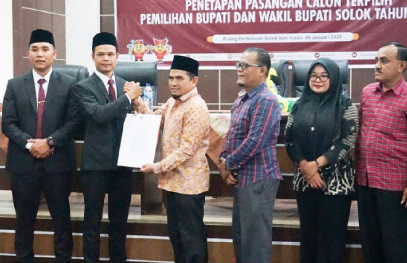 Rapat Pleno KPU Tetapkan Jon Firman Pandu dan Candra sebagai Bupati dan Wakil Bupati Solok