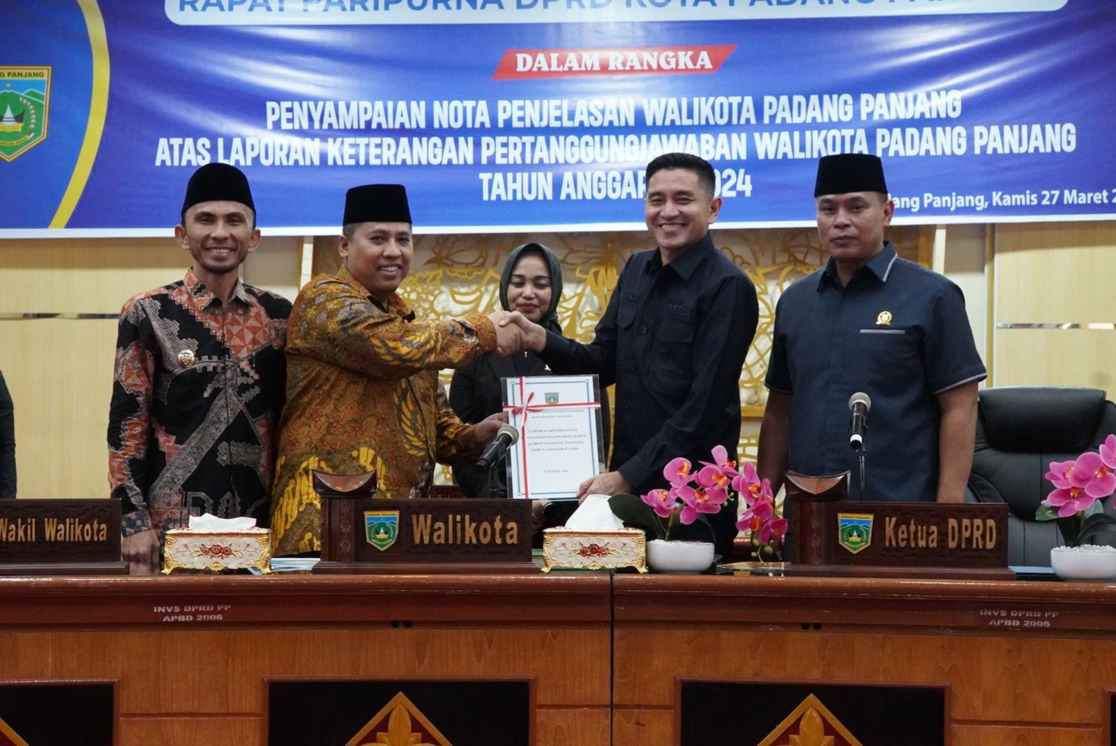 Wali Kota Hendri Arnis dan Wawako Allex Saputra Sampaikan Nota Penjelasan LKPj 2024 ke DPRD