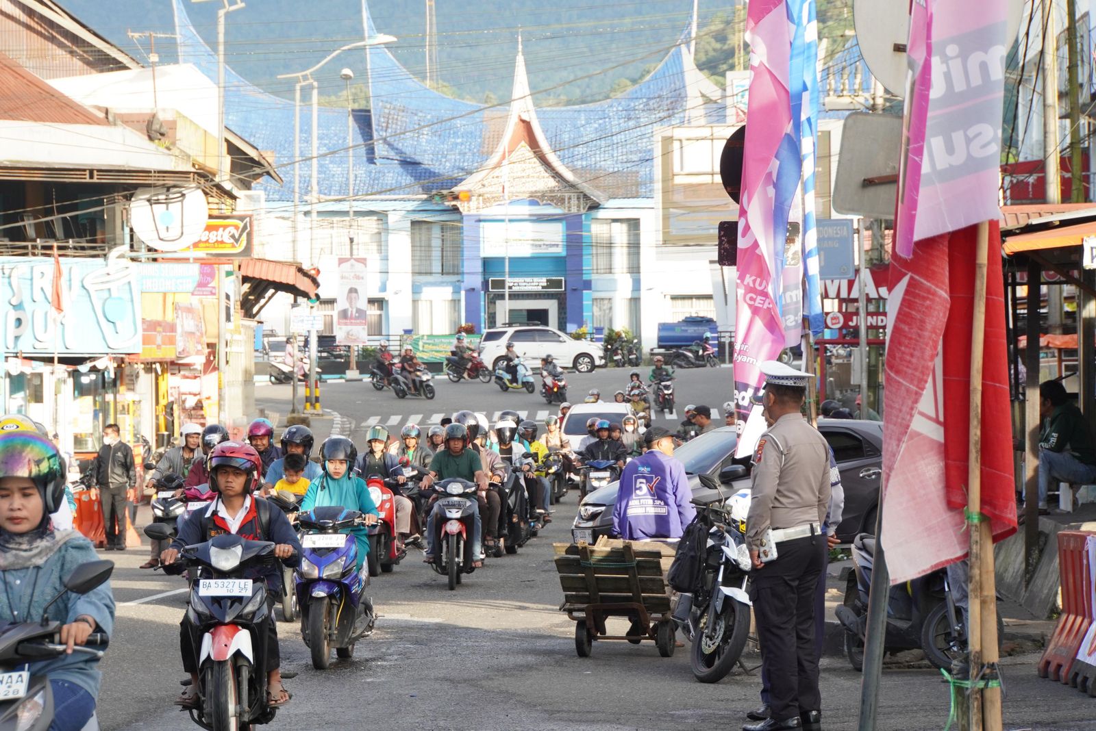 Hari Pertama Rekayasa Sistem Satu Arah di Padang Panjang Berjalan Lancar dan Tertib