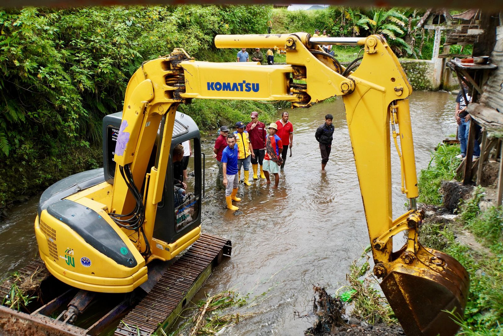 Sungai dan Tepi Jalan Kini Bersih Berkat Goro ASN, Non-ASN dan Warga di Koto Katik Padang Panjang
