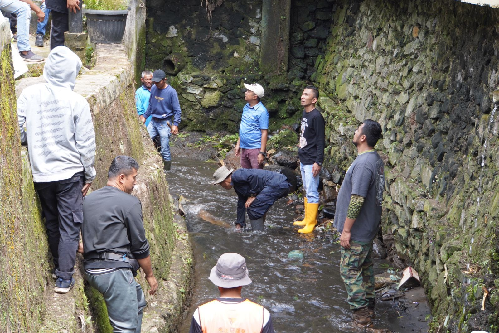 Warga Keluhkan Selokan, Wawako Allex Saputra Langsung Terjun ke Lapangan
