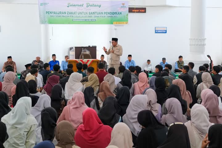 Bupati Tanah Datar Eka Putra : 281 Calon Mahasiswa Terima Bantuan Beasiswa Pendidikan