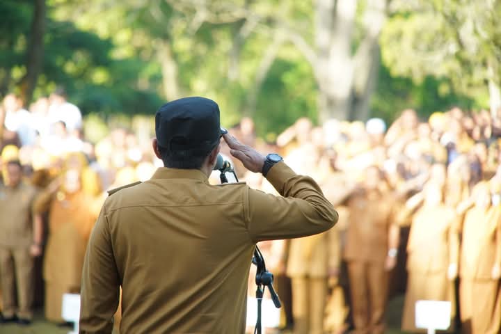 Bupati Tanah Datar Eka Putra Pimpin Apel Gabungan
