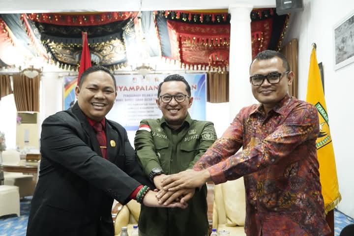 LPj Dana Hibah Pemilihan Kepala Daerah 2024 Disampaikan Pada Bupati Tanah Datar