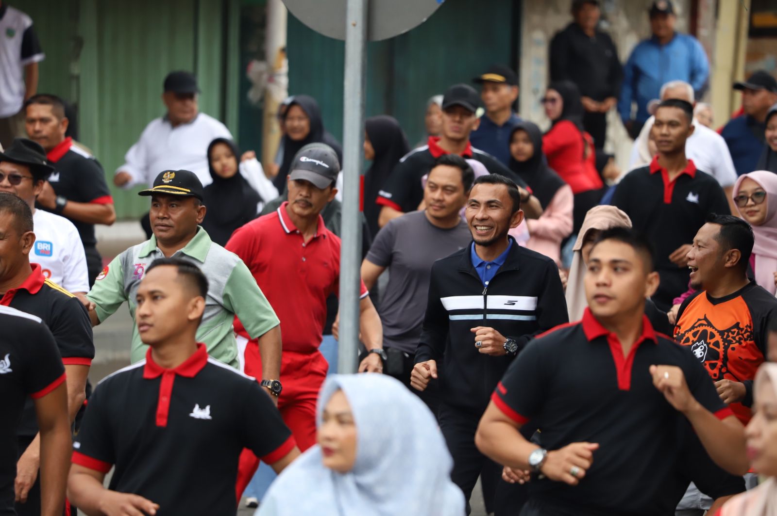 Masyarakat Tumpah Ruah Ikut Car Free Day di Pasar Pusat