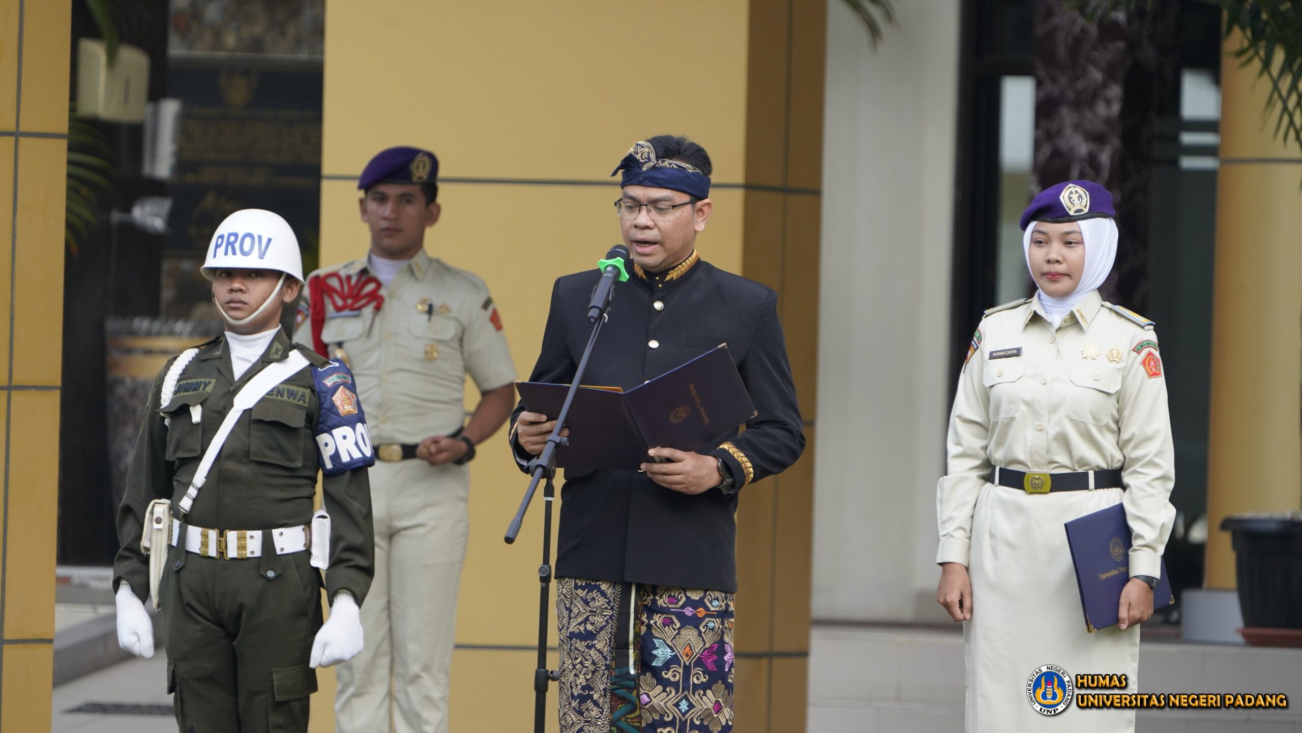 Universitas Negeri Padang Gelar Upacara Hari Pendidikan Nasional 2025